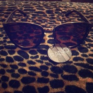 Tortoise Shell with Gold Detail